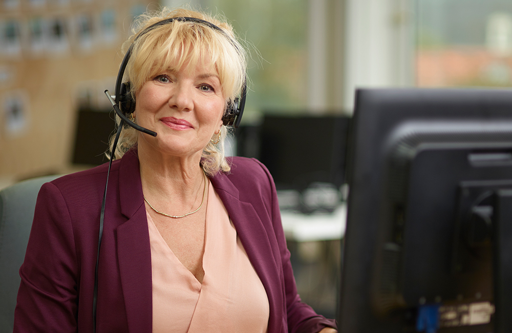  Centralist Alarmcentrale telefoneert met headset