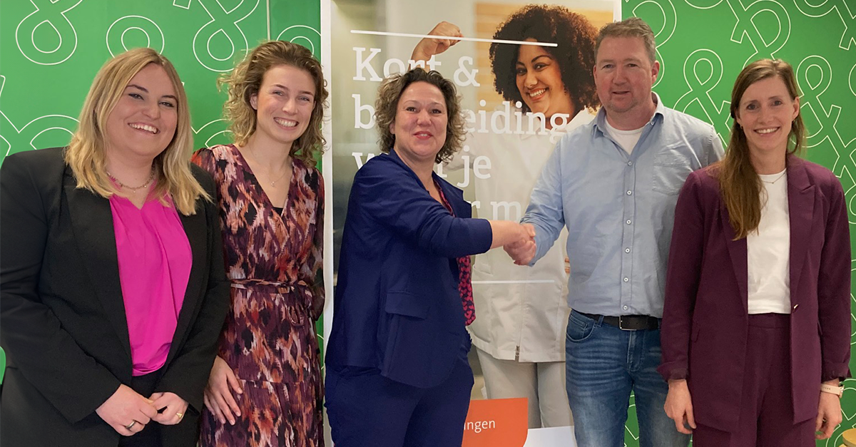 Foto van overdracht Farmacie Opleidingen aan Capabel Onderwijs